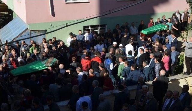 Kazada Hayatını Kaybeden 4 Kişi Son Yolculuğuna Uğurlandı 2