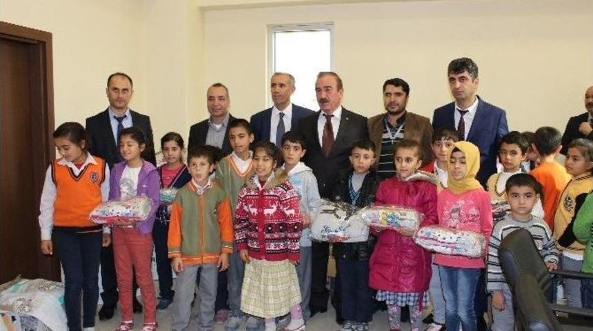 Adıyaman Ticaret Borsasından İhtiya&ccedil; Sahibi &Ouml;ğrencilere Yardım