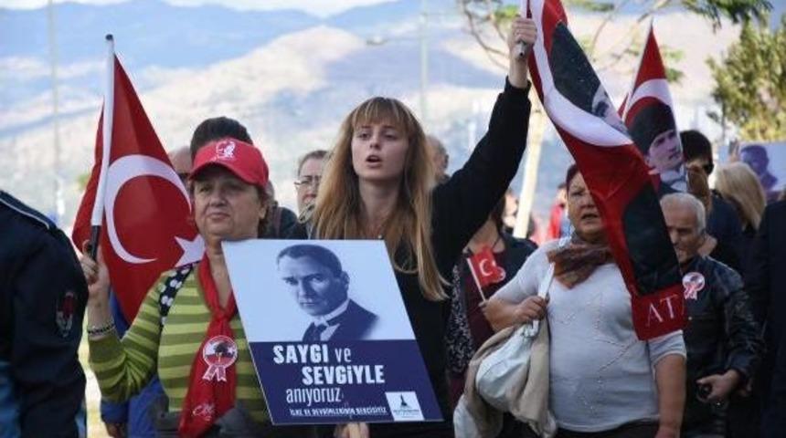 İzmir'de Ata Y&uuml;r&uuml;y&uuml;ş&uuml;