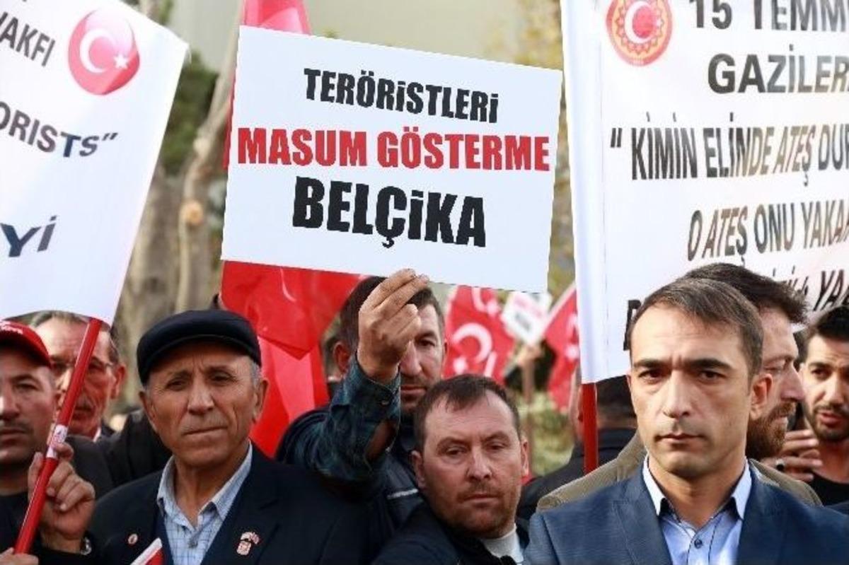 Şehit Aileleri Ve Gazilerden Bel&ccedil;ika&rsquo;ya Siyah &Ccedil;elenkli Protesto