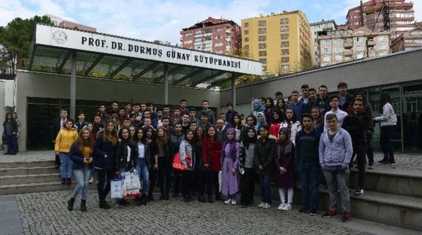 &Uuml;niversiteye Hazırlanan &Ouml;ğrenciler Farabi Kamp&uuml;s&uuml;&rsquo;n&uuml; Gezdi