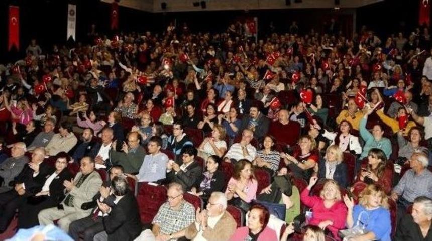 Atat&uuml;rk Sevdiği Şarkılarla Anıldı