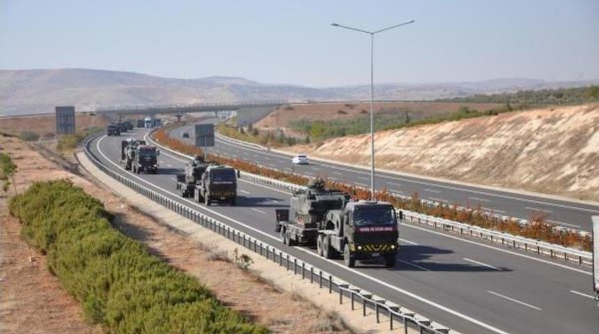 Silopi'ye Sevk Edilen Askeri Ara&ccedil;lar Nizip'ten Ge&ccedil;ti