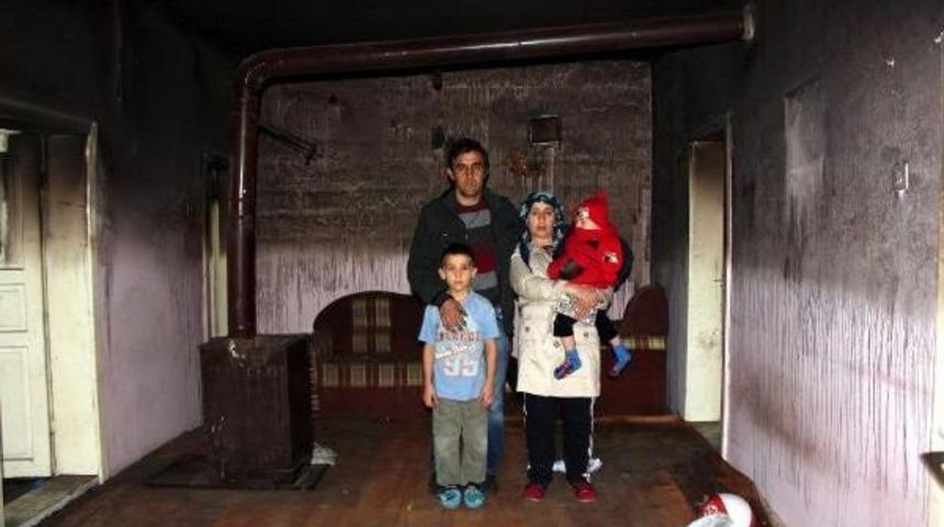 Yangında Evleri, Eşyaları Yanan Aile Akrabalarına Yerleşti