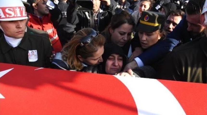 Şehit Er &Ccedil;akır'ın Cenazesi Memleketi Sivas'a Getirildi (2)