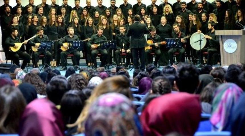 Erzincan&rsquo;da Atat&uuml;rk&rsquo;&uuml;n Sevdiği T&uuml;rk&uuml;ler Seslendirildi