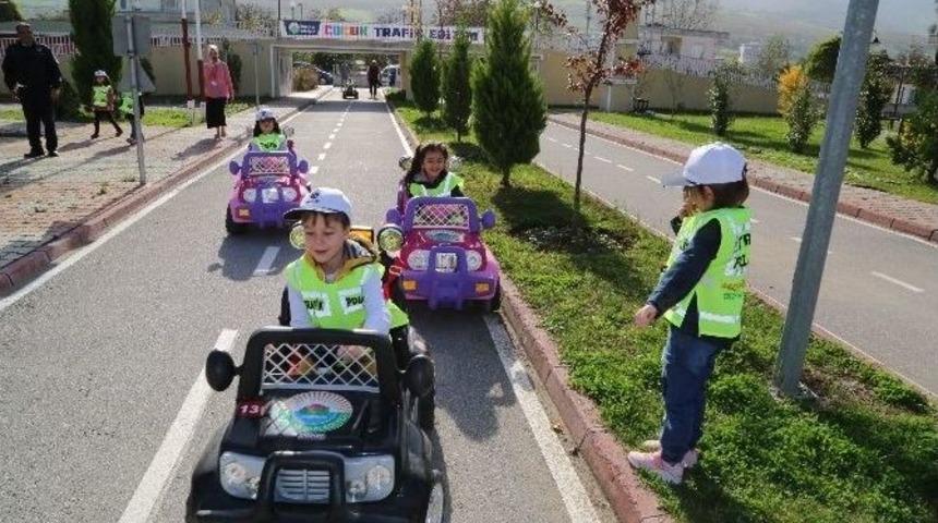 İlkadım&rsquo;da Minik Şof&ouml;rler Trafikte
