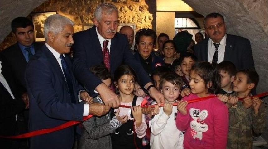 Atatürk Evi’nde ’atatürk’ Sergisi Açıldı