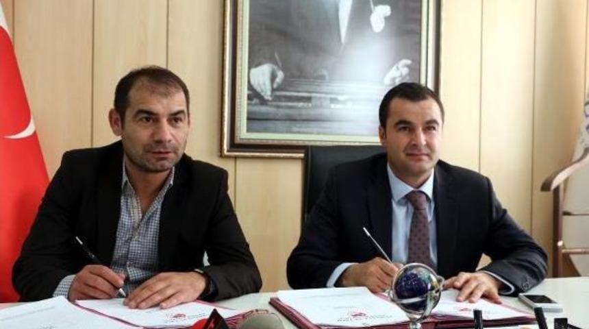 Gaziantep B&uuml;y&uuml;kşehir Belediyespor, Metin Diyadin Ile S&ouml;zleşme Imzaladı (2)