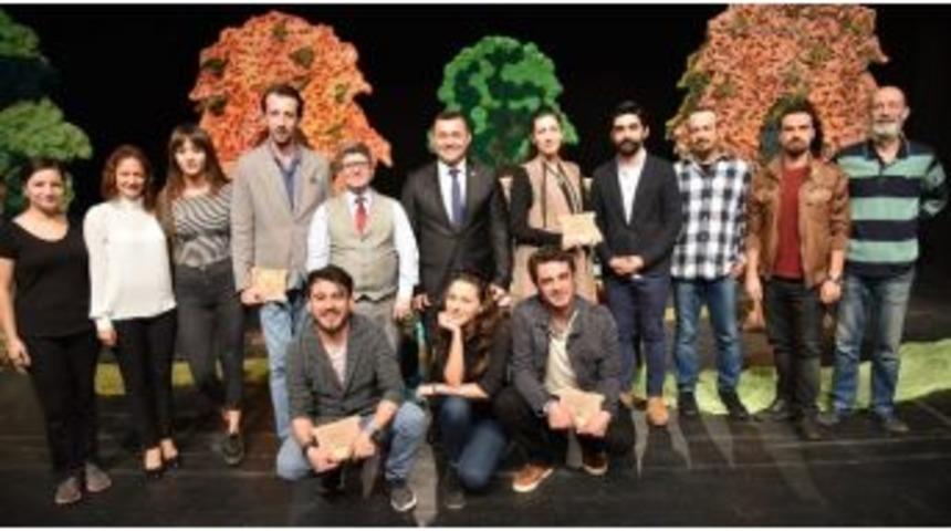 Alanya Belediye Tiyatrosu&rsquo;na 4 &Ouml;d&uuml;l