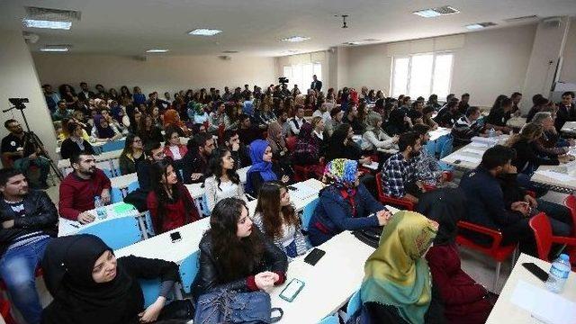 Başkan Lokman Çağırıcı, Üniversiteli Gençlerin Sorularını Cevapladı