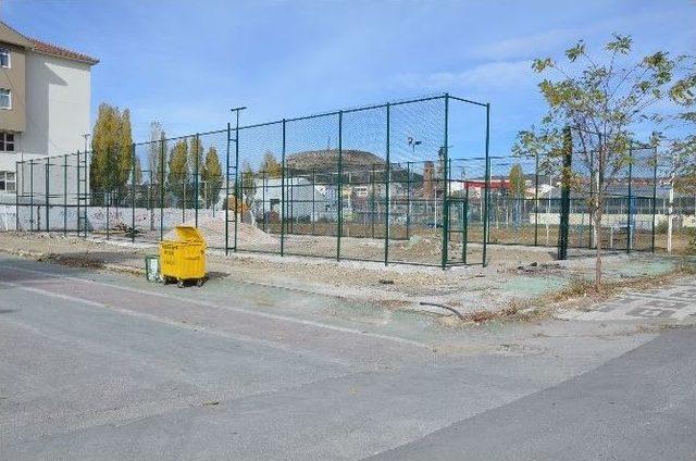 Bozüyük’te Tenis Kortlarının Yapımına Başlandı