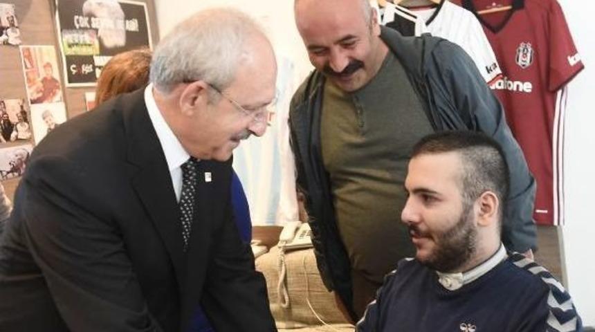 Kılı&ccedil;daroğlu, Serseri Kurşunun Fel&ccedil; Ettiği Lise &Ouml;ğrencsi Ahmet Emre'yi Ziyaret Etti