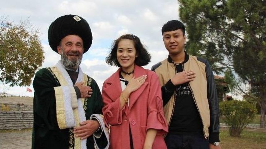 Osmanlı Kıyafetleri İle İl İl T&uuml;rbeleri Geziyor