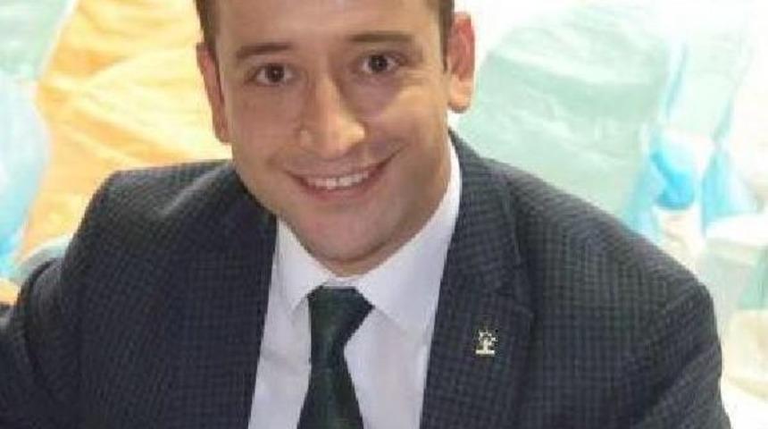 Tepki Olunca Mağazanın Vitrinindeki Reklam Fotoğrafı Kaldırıldı