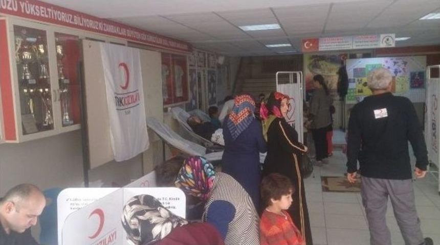 &Ouml;ğretmenler Ve Veliler Kan Verdi