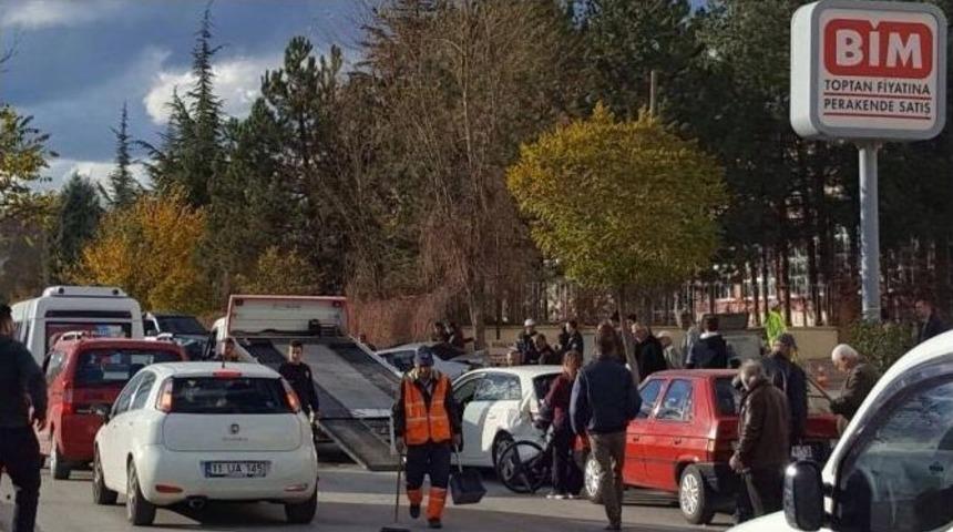 Boz&uuml;y&uuml;k&rsquo;te Zincirleme Trafik Kazası: 1 Yaralı