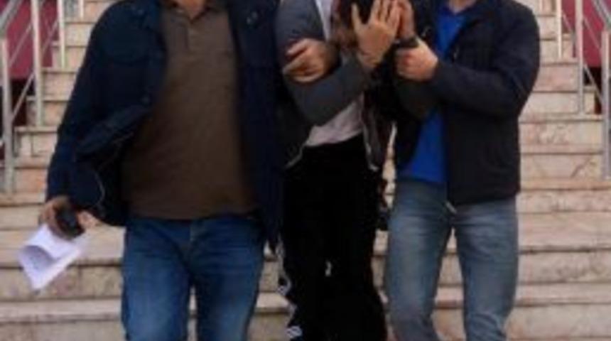 &Ccedil;aldığı Altınlarla Ka&ccedil;maya &Ccedil;alışırken Yakalandı