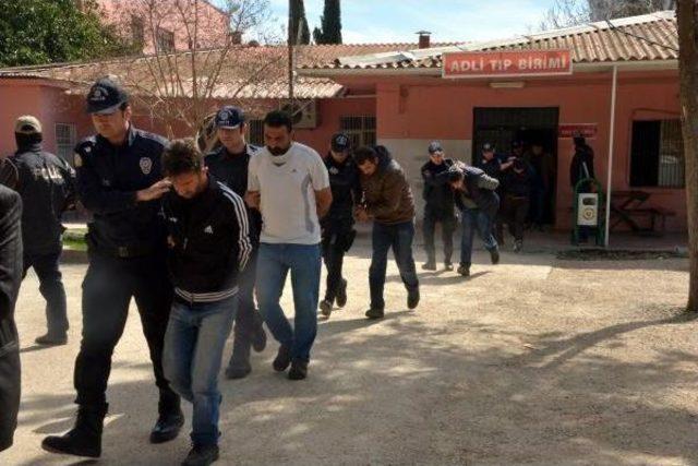 Adana'da Roketatar Ve Mühimmatlarıyla Yakalanan Şüpheliler Ilk Duruşmaya Çıktı