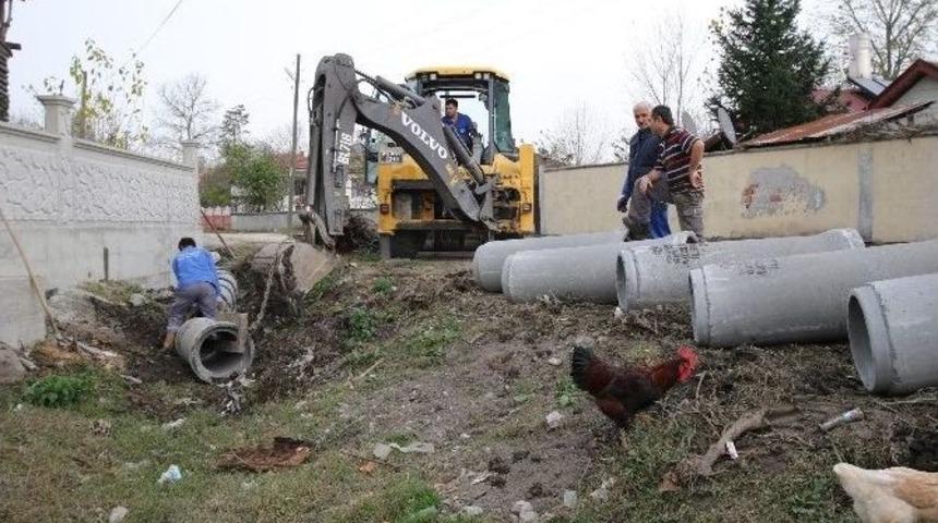 Akyazı&rsquo;da Alt Yapı &Ccedil;alışmaları Devam Ediyor