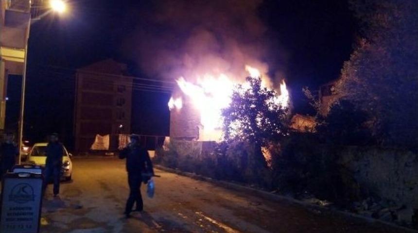 Salihli&rsquo;de Korkutan Yangın