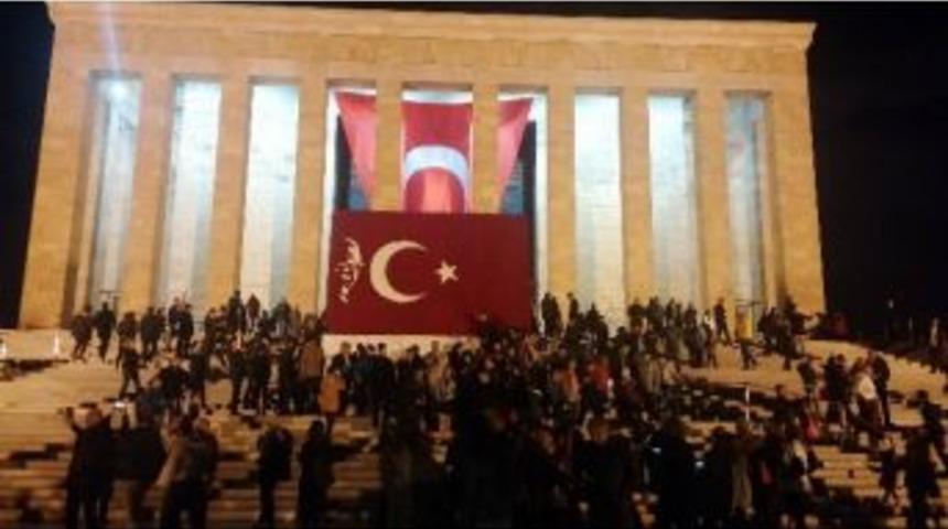 Anıtkabir&rsquo;de 10 Kasım Ziyaretleri G&uuml;n Boyu S&uuml;rd&uuml;