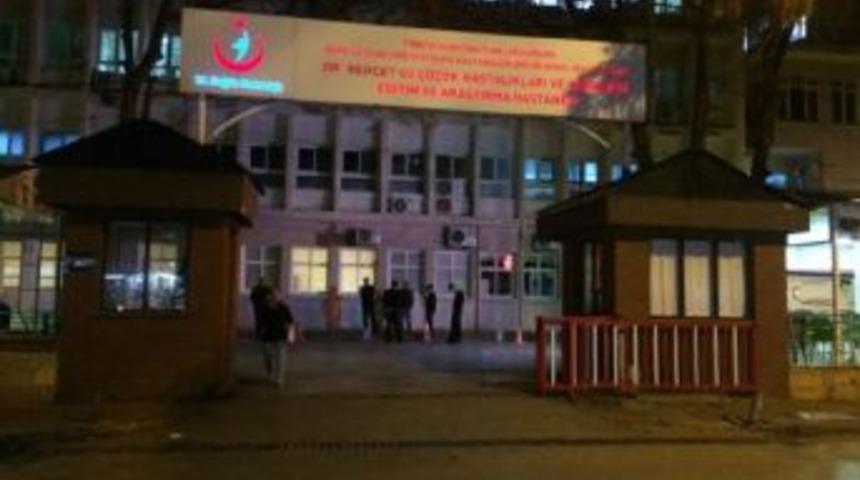 İki Hastanede 100'den Fazla Kişi Yemekten Zehirlendi