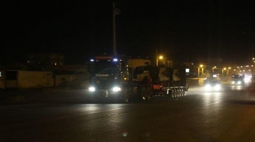 Silopi&rsquo;ye Askeri Sevkiyat Devam Ediyor