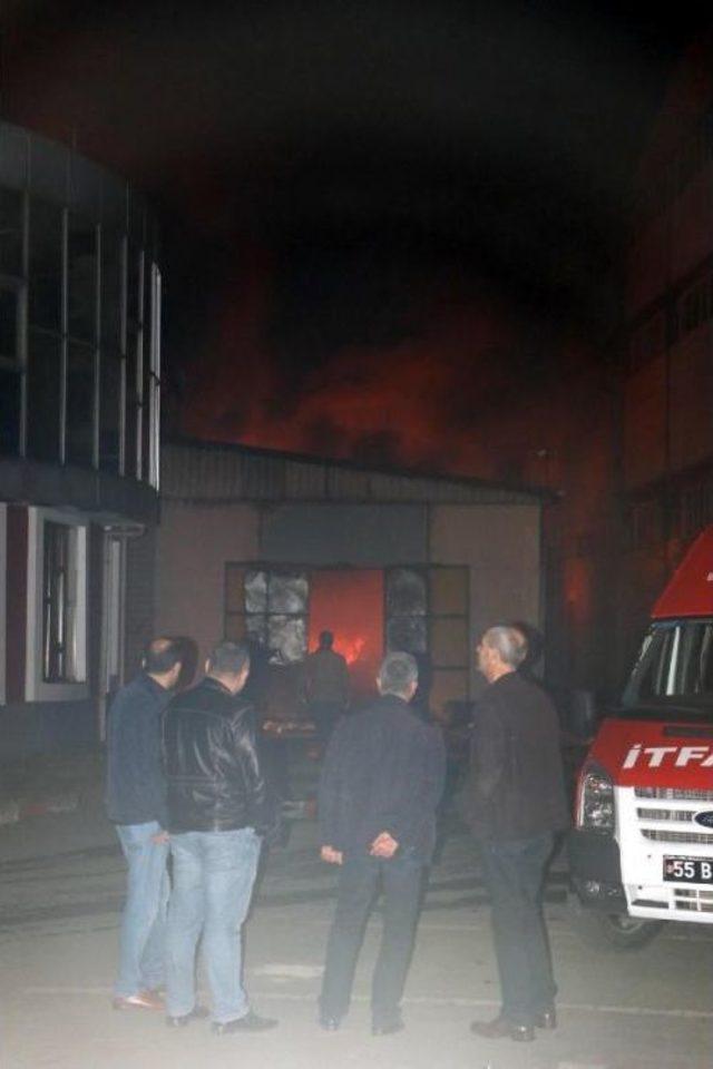 Lastik Fabrikasında Cıkan Yangın Maddi Hasara Neden Oldu