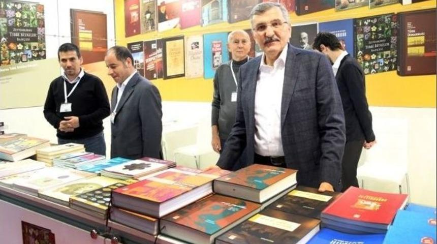 Zeytinburnu K&uuml;lt&uuml;r Yayınları T&uuml;yap Kitap Fuarı&rsquo;nda