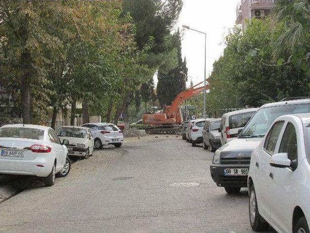 Plansız Kazılar, Aydın&rsquo;da Trafiği &Ccedil;ıkmaza Soktu 1