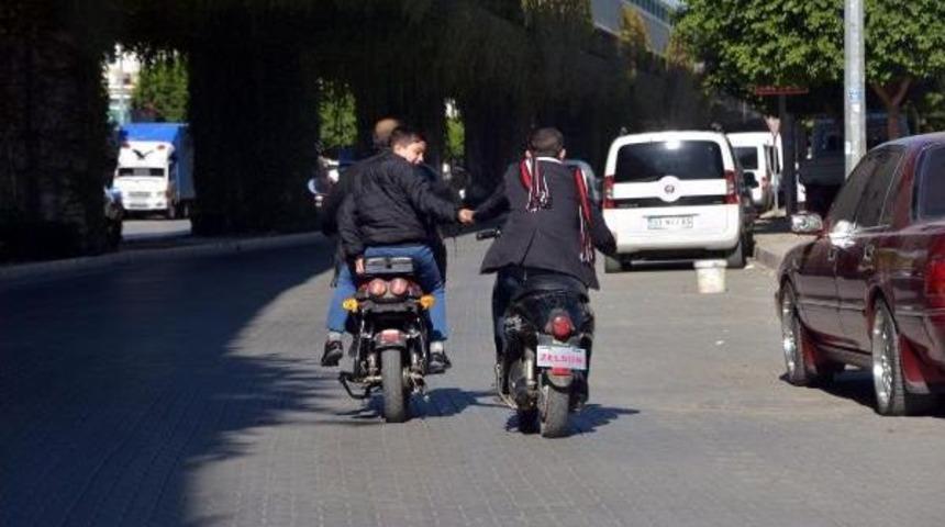 Gen&ccedil;lerin Tehlikeli Yolculuğu