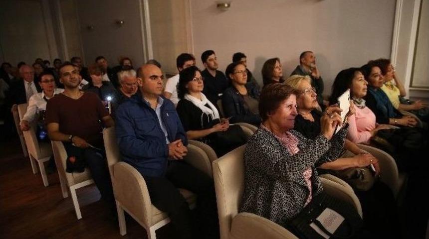 Ulu &Ouml;nder, Buca Ve Bayraklı&rsquo;da Sevdiği Şarkılarla Anıldı