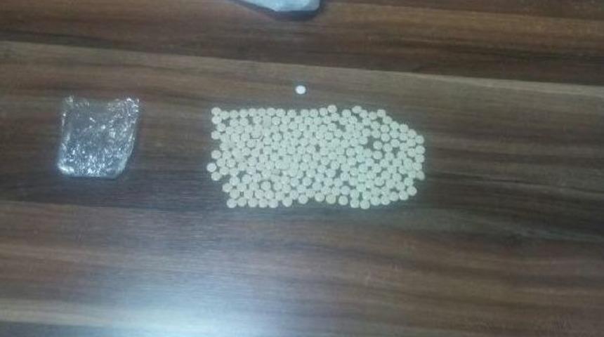 Kahramanmaraş'ta Otomobilde Uyuşturucuya 2 G&ouml;zaltı