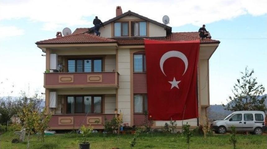 Şehit Kaymakam Safit&uuml;rk&rsquo;&uuml;n Evine Ateş D&uuml;şt&uuml;