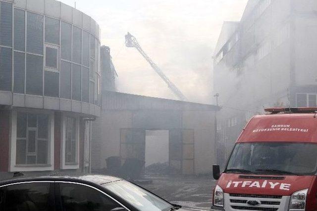 Samsun&rsquo;daki Fabrika Yangını Kontrol Altına Alındı 3