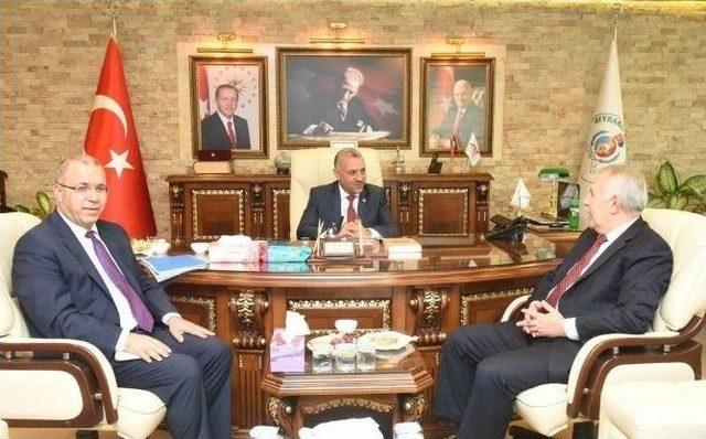 Vali Ata: "il&ccedil;elerle El Ele Vererek &Ccedil;alışacağız" 1