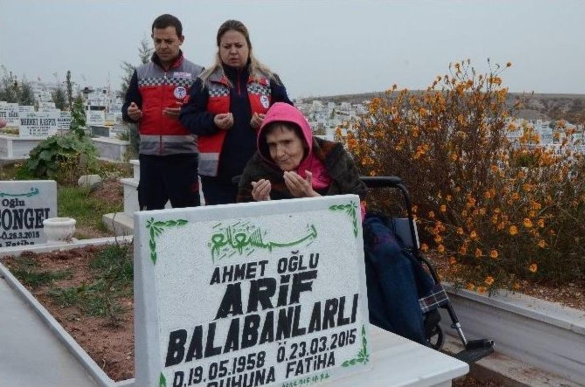 (&ouml;zel Haber) Engelli Vatandaş Kardeşinin Mezarını İlk Kez Ziyaret Edebildi