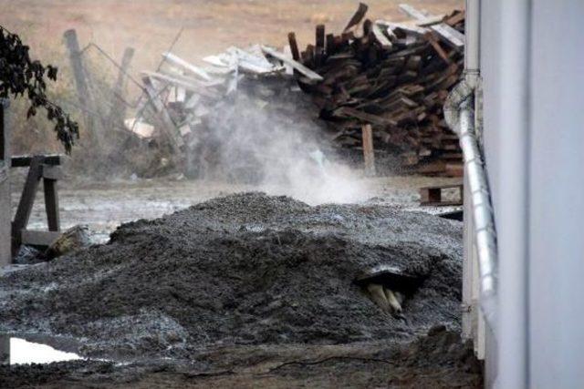 Tekirdağ'da Su Için Açılan Kuyudan Doğalgaz Fışkırdı