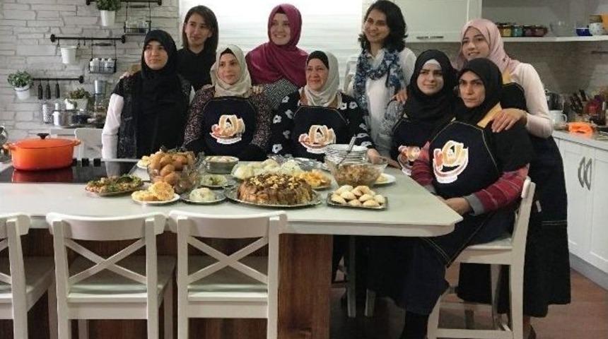 Suriyeli M&uuml;lteciler Şam Yemeklerini Tanıttı