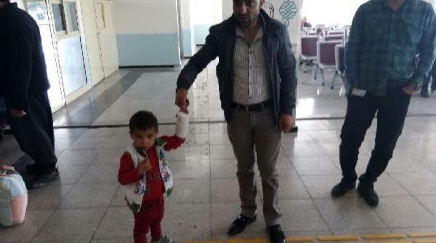 Siverek'te Yolcu Minib&uuml;s&uuml; Ile Kamyon &Ccedil;arpıştı: 10 Yaralı