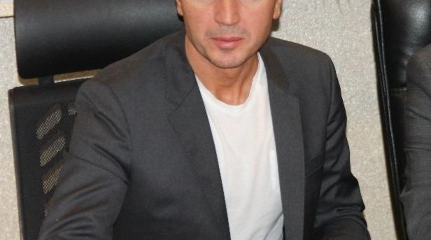 Elazığspor, Bayram Bektaş&rsquo;la 1,5 Yıllık S&ouml;zleşme İmzaladı