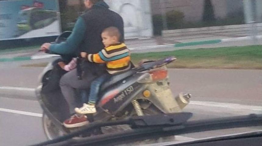 Motosiklet &Uuml;zerinde Tehlikeli Yolculuk