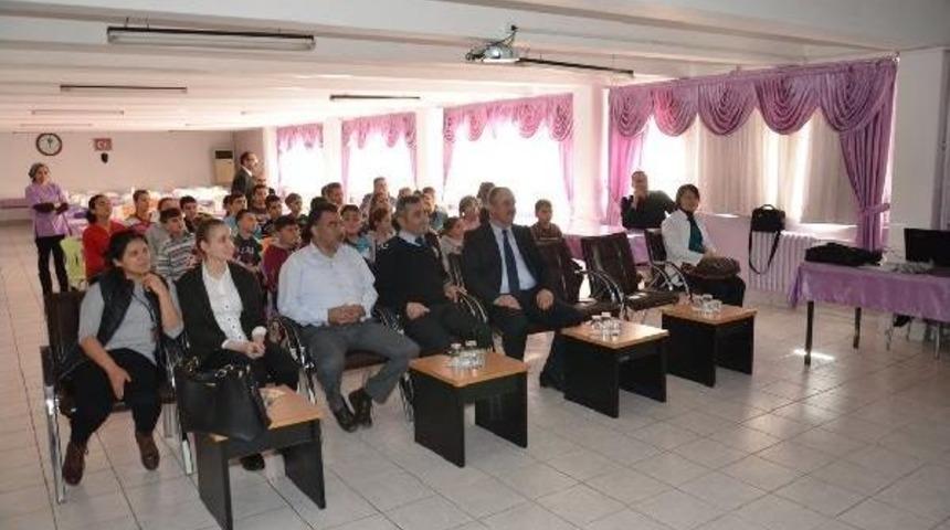 İşitme Engelli &Ouml;ğrencilere Işaret Diliyle Trafik Eğitimi