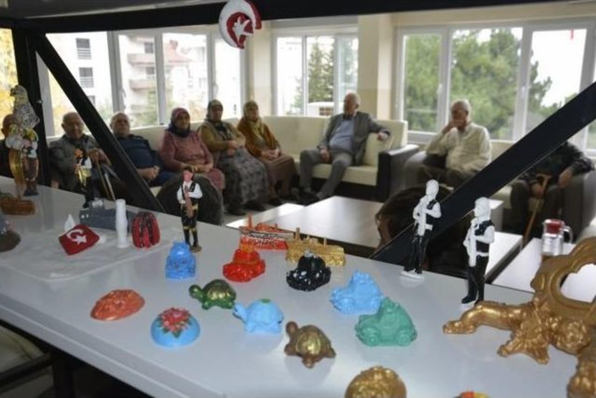 Huzurevinde Yaşam Boyu Sanat Yaşama Bağlıyor