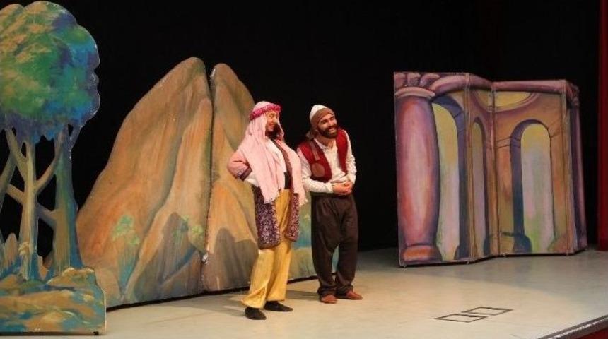 Gebzeli Miniklerin Tiyatro Keyfi