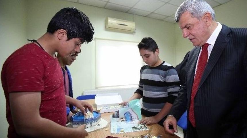 Başkan Karaosmanoğlu, Beyaz Kalpler Merkezini Ziyaret Etti