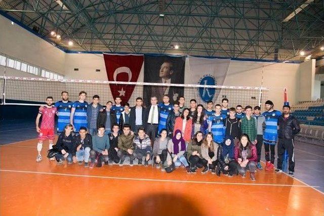 Tvf 1. Lig Voleybol Karşılaşmasında Genç Kafkars Spor Evinde Ankara Eser Spor’a Kaybetti