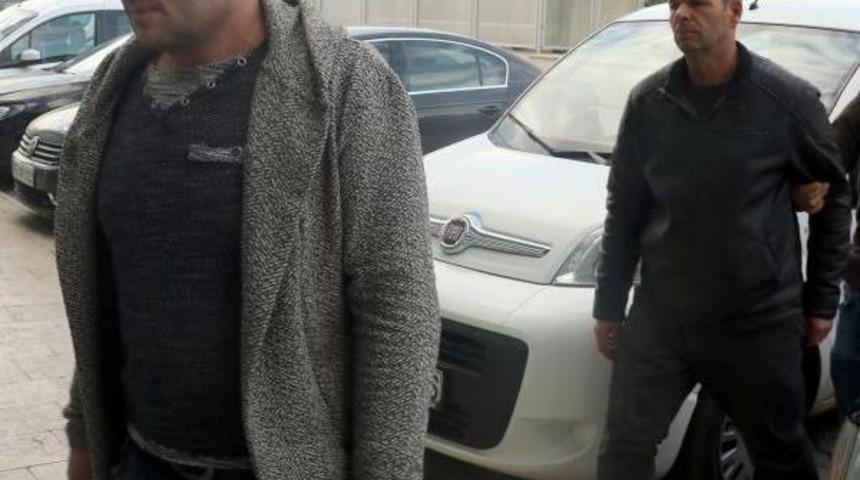 2 Kişi 215 Sikke Ile Yakalandı