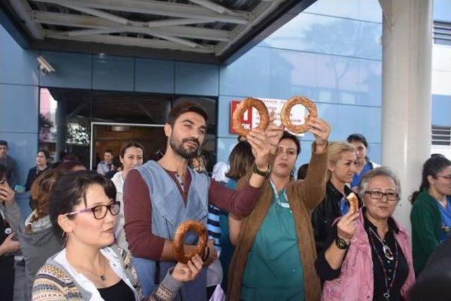 2 Hastanede Yemekten Zehirlenenler Taburcu Oldu, Sendikadan Simitli Protesto